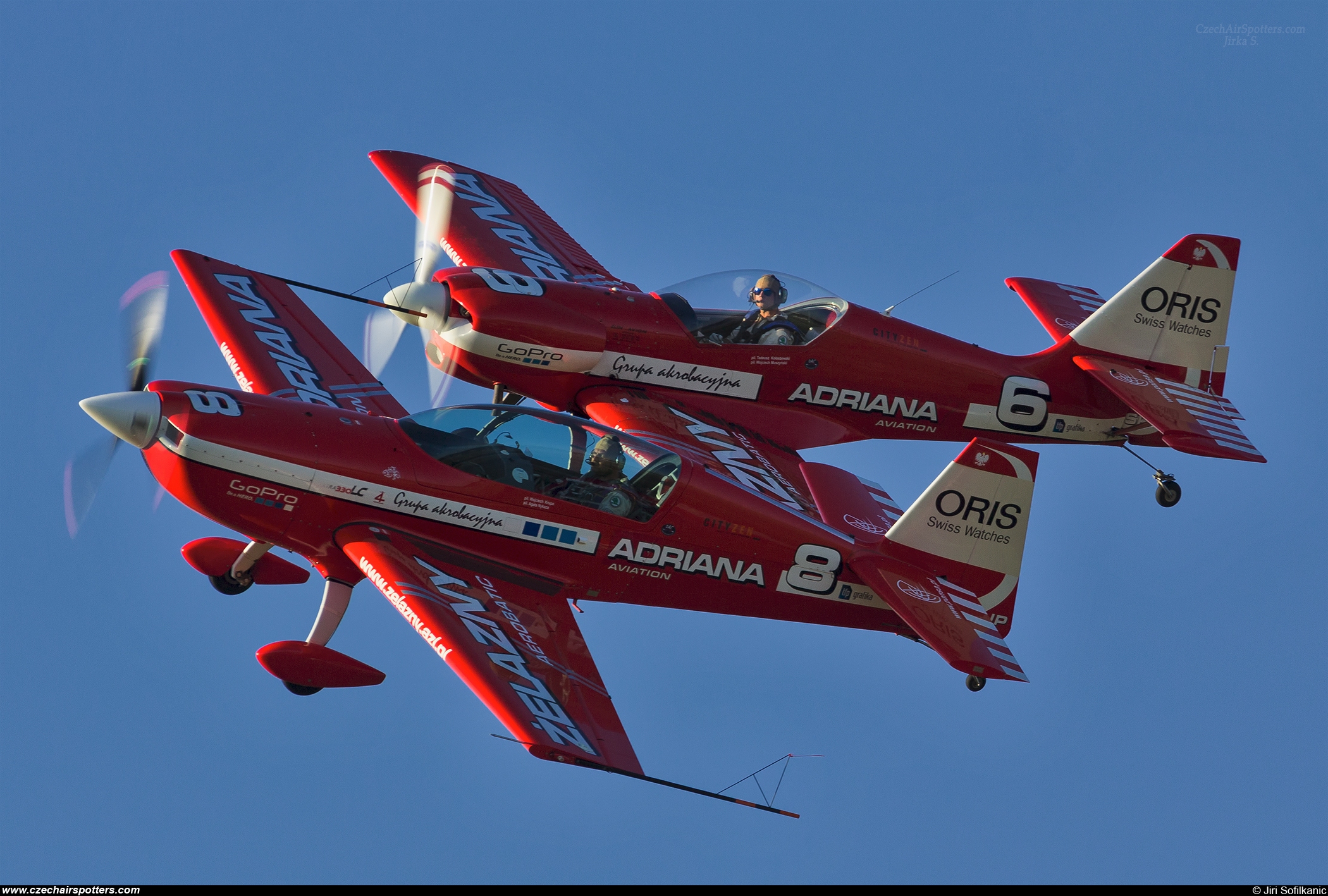 Zelazny Aerobatic Team – Extra EA-330LC SP-AUP