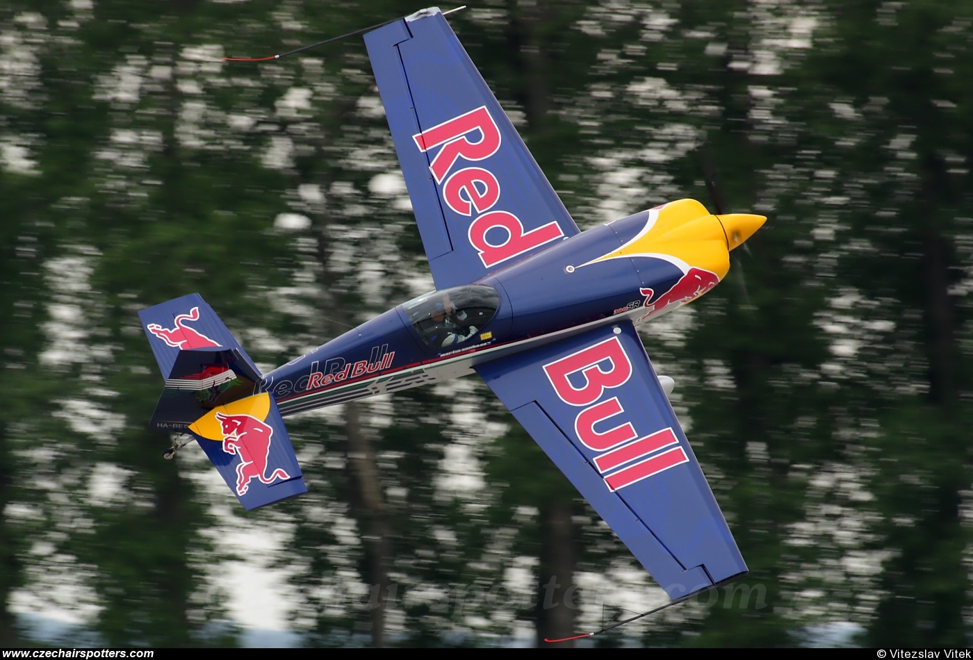 Red Bull Racing Team – Extra EA-300SR HA-BES