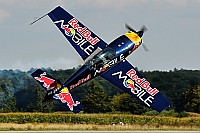 Red Bull Racing Team – Extra EA-300L HA-PET
