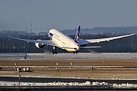 LOT Polish Airlines ( LOT , LO ) – Boeing 787 Dreamliner SP-LRA
