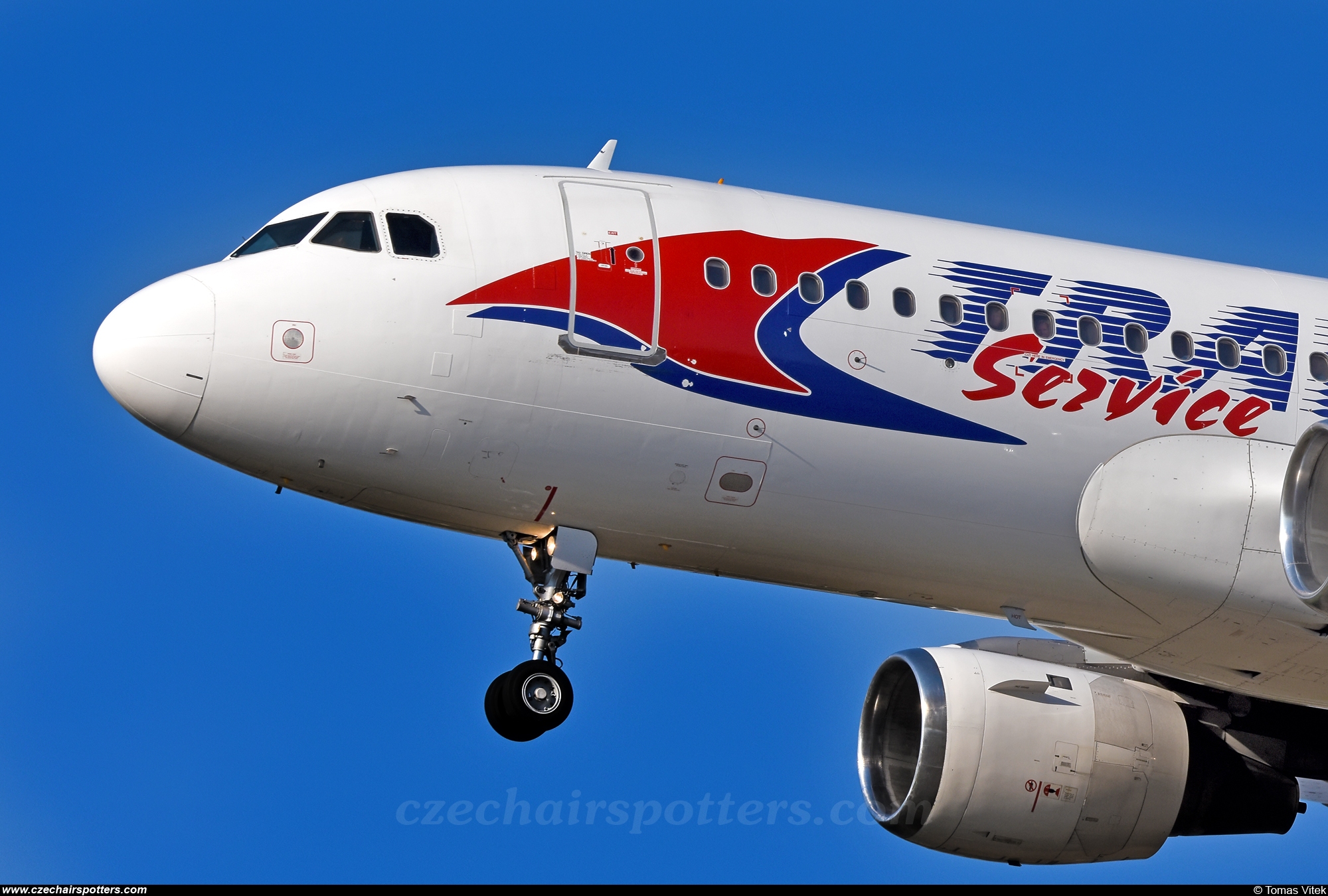 Travel Service – Airbus A320-214 YL-LCM