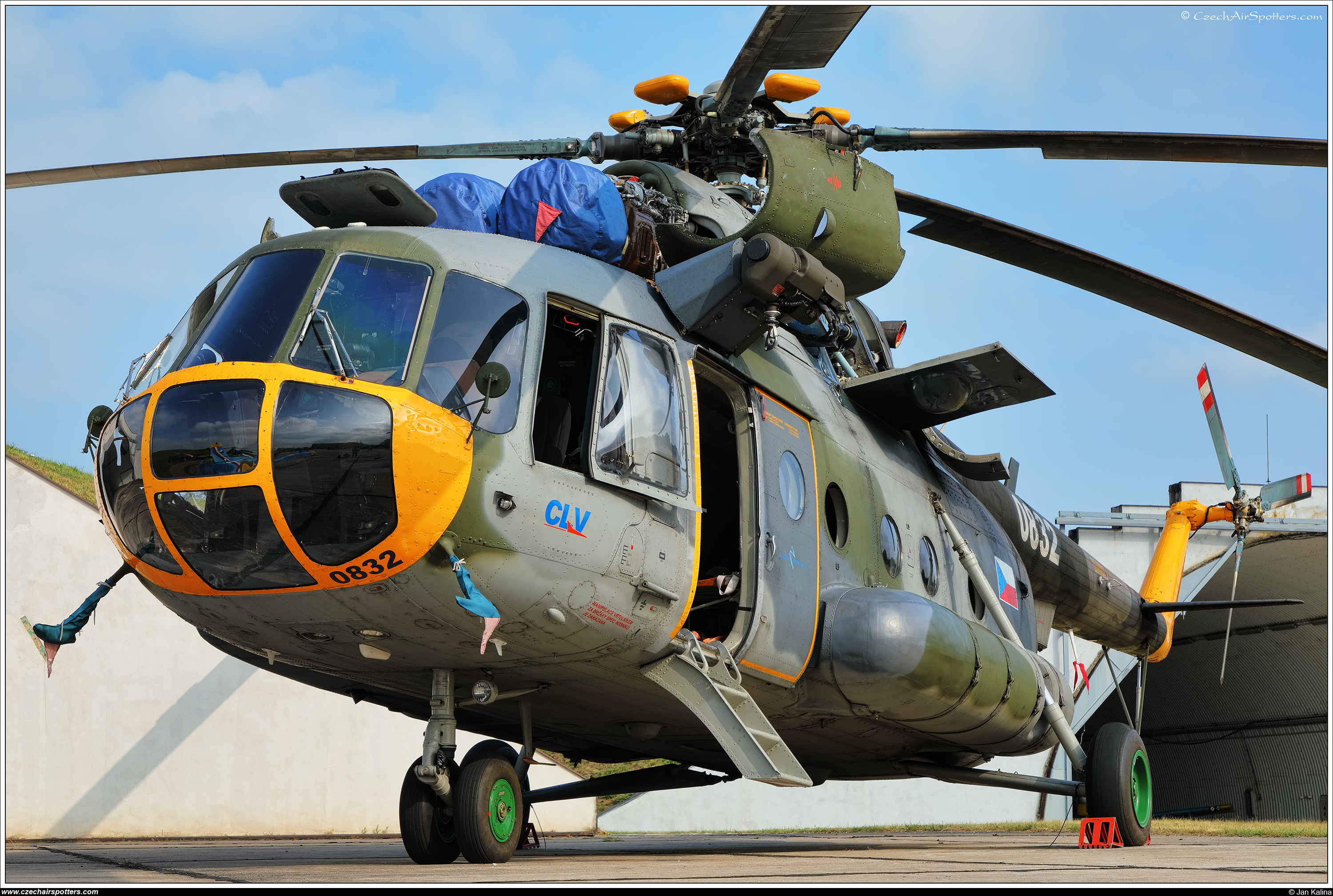 LOM Praha - CLV – Mil Mi-17 Hip 0832