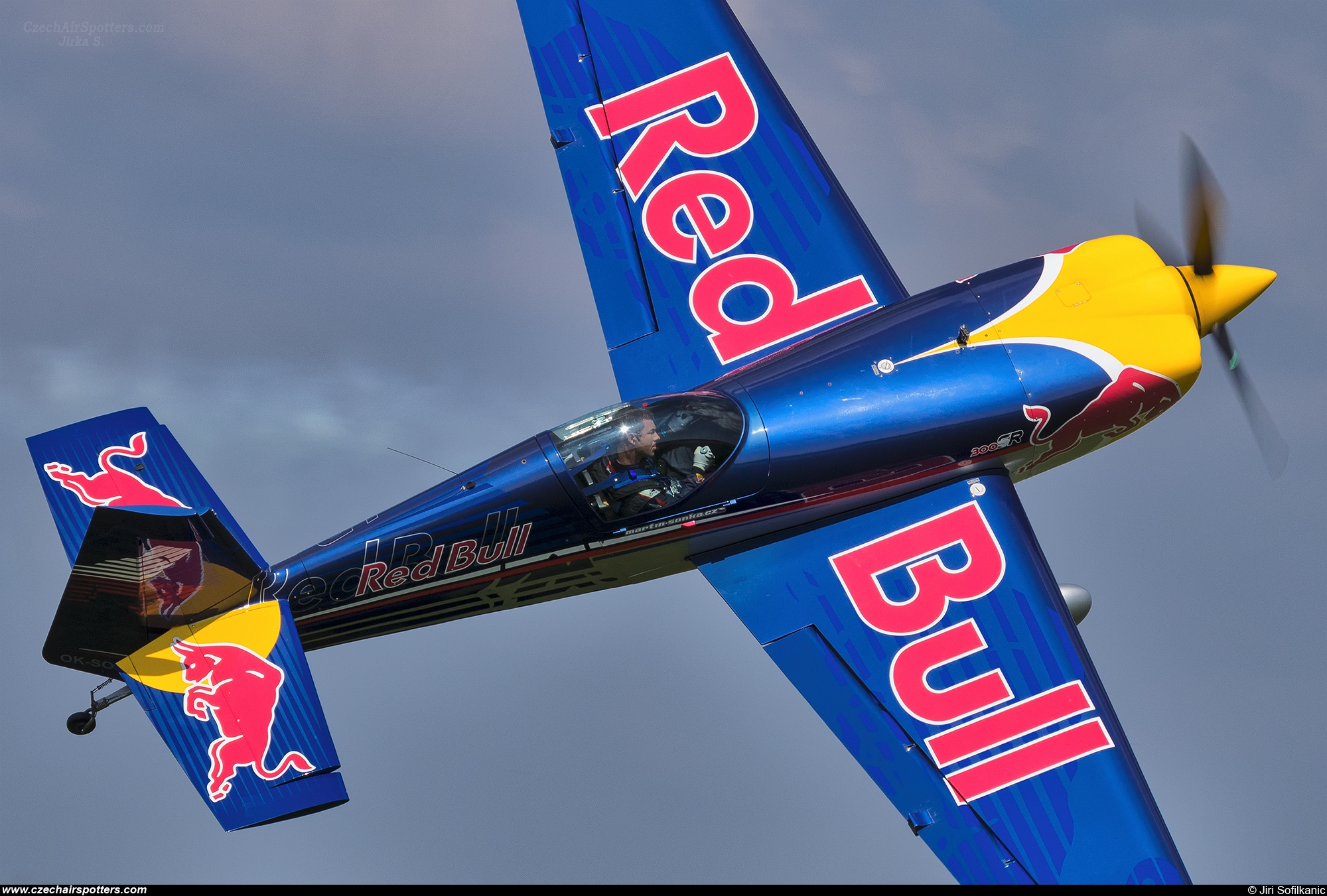 Red Bull Racing Team – Extra EA-300SR OK-SON