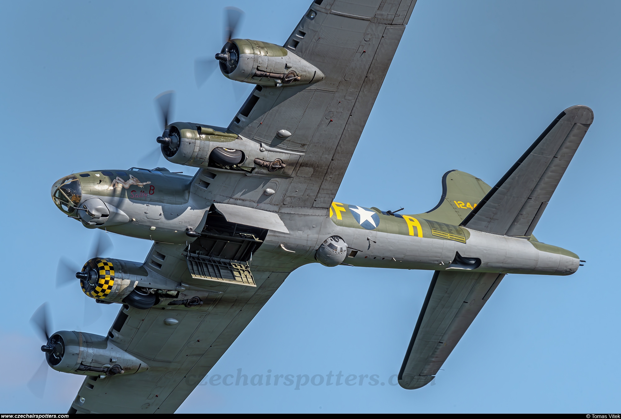 Unknown – Boeing B-17G Flying Fortress G-BEDF